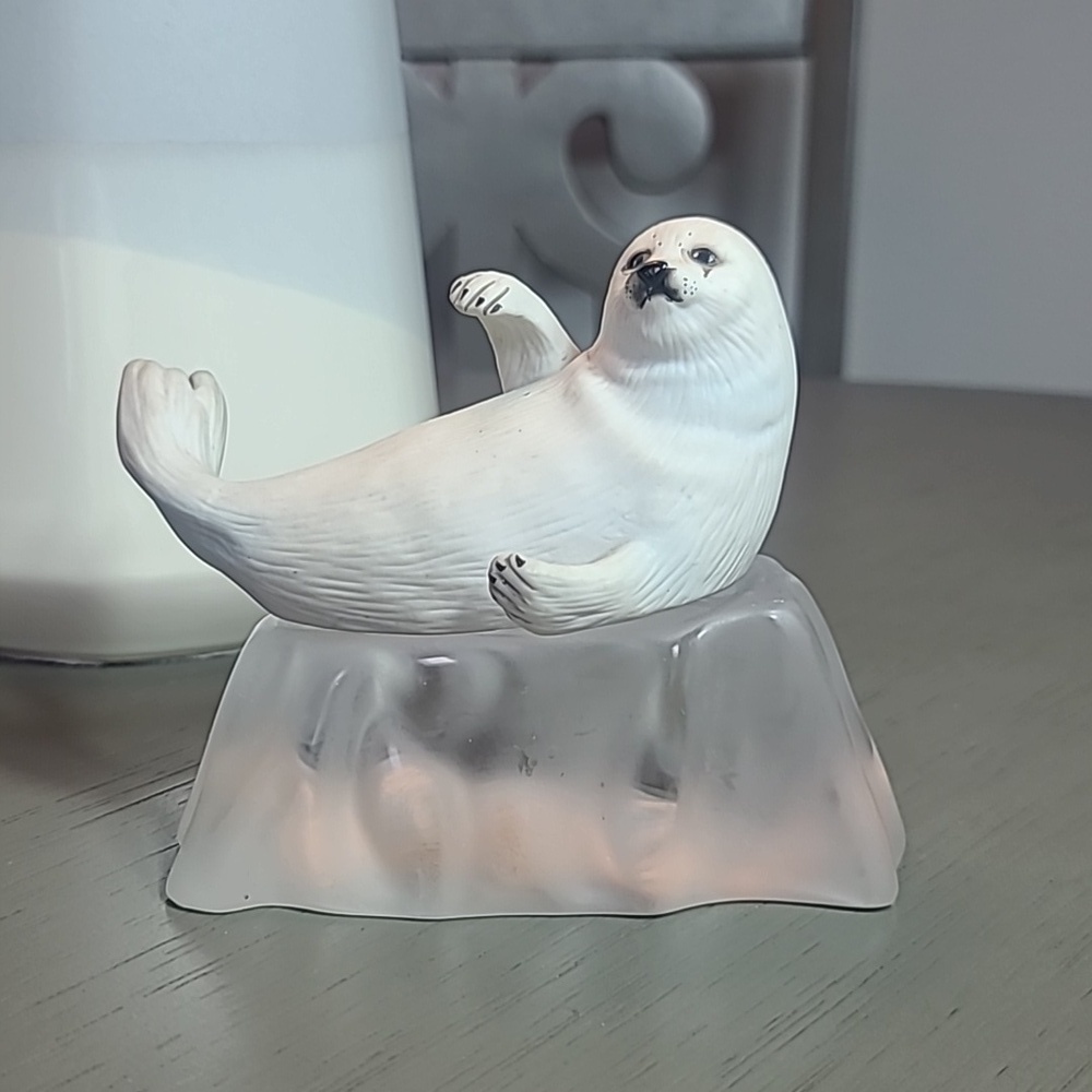 Franklin Mint Snow Pup White Seal Figurine on Ice Base